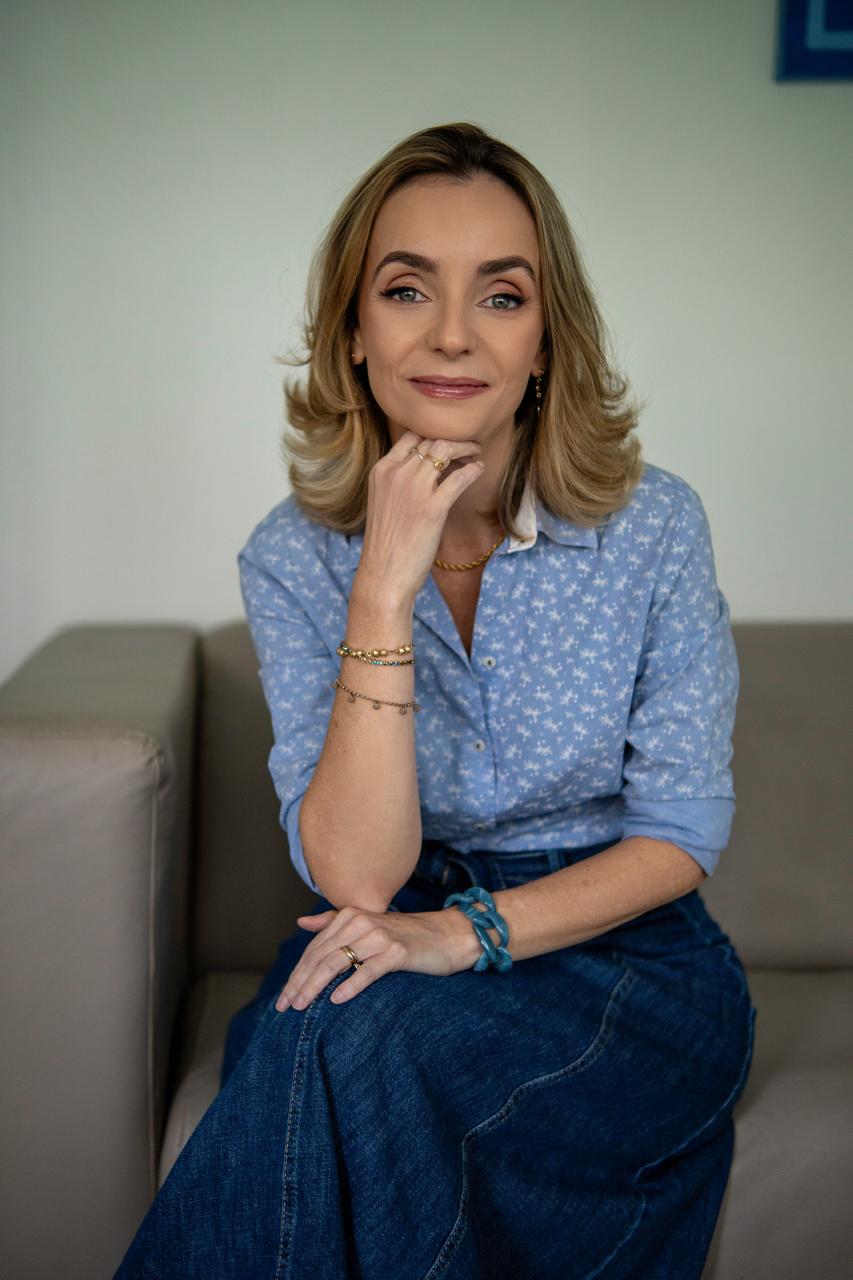 Ana Carolina Robbe Mathias em seu consultório